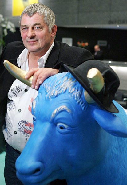 Der Schauspieler Heinz Hoenig lehnt am Donnerstag (10.11...