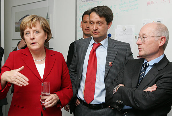 Eröffnung Hauptstadtbüro "Der Spiegel" - Aust, Steingart, Merkel