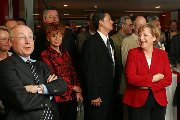 Eröffnung Hauptstadtbüro "Der Spiegel" - Angela Merkel und Stefan Aust