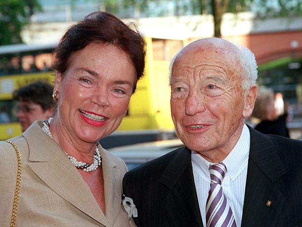 Premiere von "Schwejk it easy!": Walter Scheel mit Frau