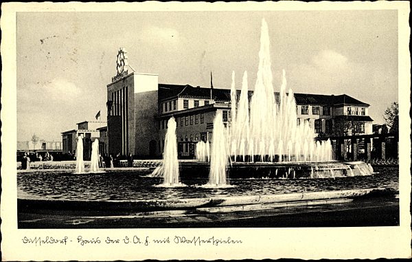 Düsseldorf am Rhein, Blick auf das Haus der DAF, Wasserspiele, Reichsausstellung Schaffendes Volk