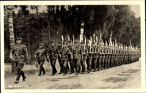 Der Ausmarsch, Reichsarbeitsdienst, Uniformierte mit Spaten, Marsch durch Waldgebiet