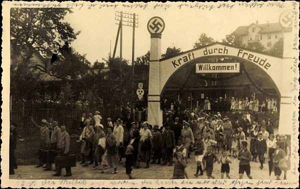 Lindenberg im Allgäu Schwaben, Reisende durchqueren das Tor, KDF