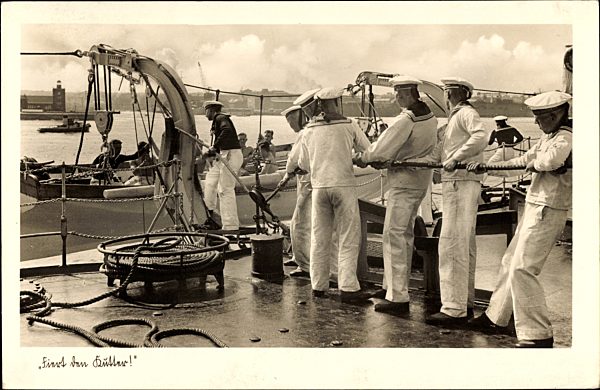 Deutsche Wehrmacht, Kriegsmarine, Fiert den Kutter, Beiboot am Halteseil, II. WK