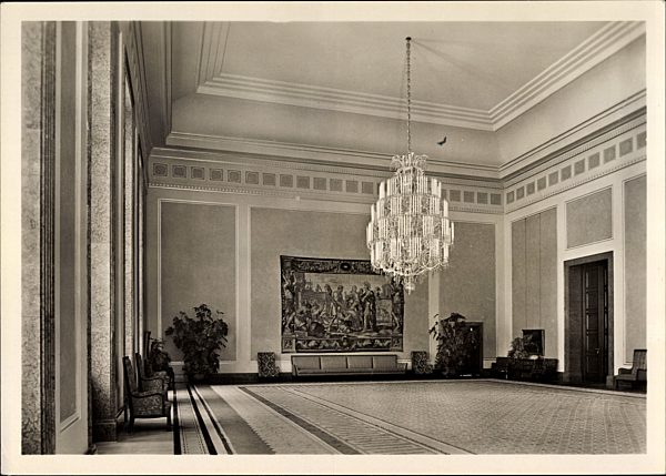 Berlin Mitte, Neue Reichskanzlei, Großer Empfangssaal, Kronleuchter, Wandteppich, Albert Speer