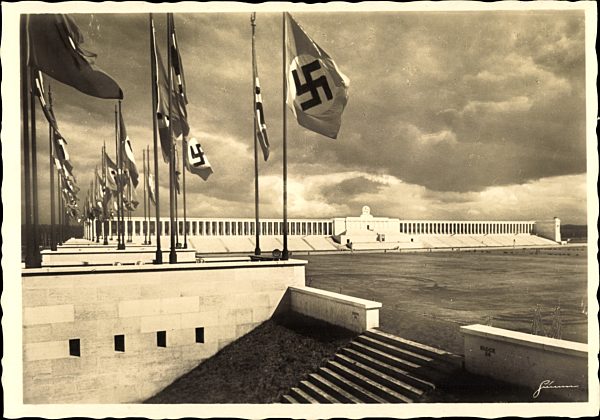 Nürnberg, Reichsparteitagsgelände, Zeppelinfeld, 32 Fahnentürme, Tribünenbau