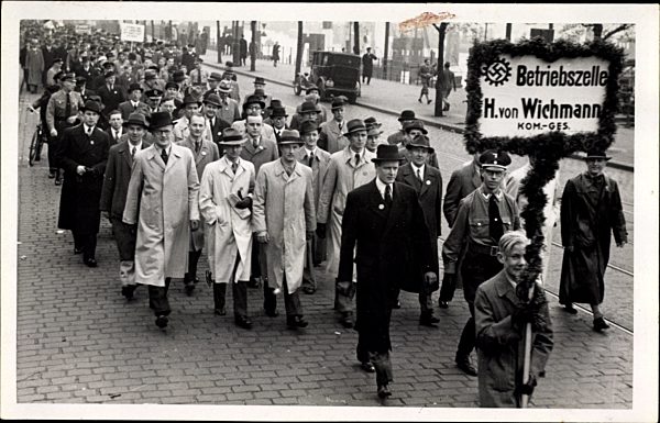 Umzug zum Tag der Arbeit, Betriebszelle H. von Wichmann, Kom.-Ges., DAF, SA Mann