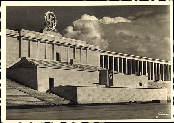 Nürnberg, Reichsparteitagsgelände, Zeppelinfeld, Mittelteil der Haupttribüne