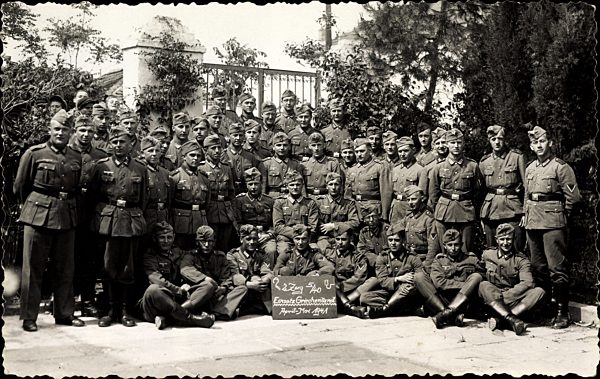 Deutsche Wehrmacht, Soldaten in Uniformen, 2. Zug 5/40 Einsatz Griechenland 1941