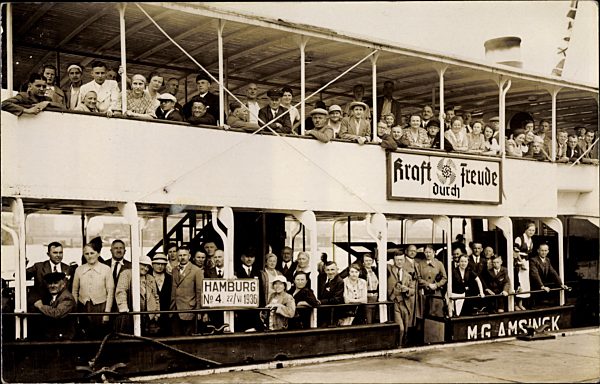 Hamburger Hafen, KdF Gemeinschaft auf einem Dampfer, Firma M.G. Amsinck