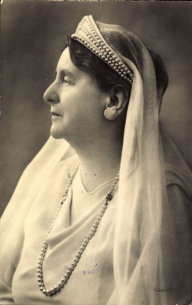 Königin Wilhelmina der Niederlande, Profil von links