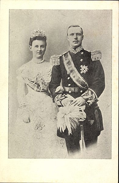 Königin Wilhelmina mit Prinz Hendrik, Uniform, Krone
