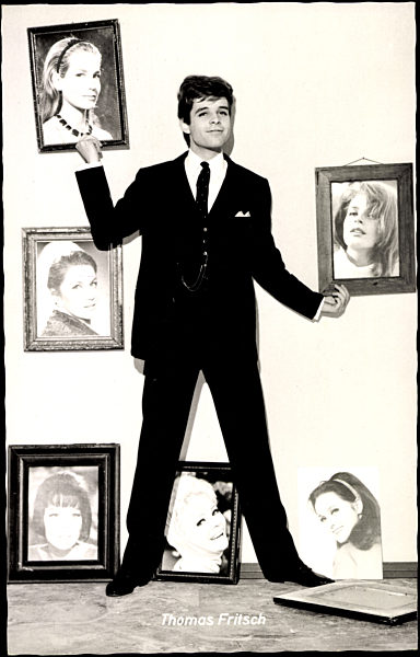 Schauspieler Thomas Fritsch, Frauenbilder haltend