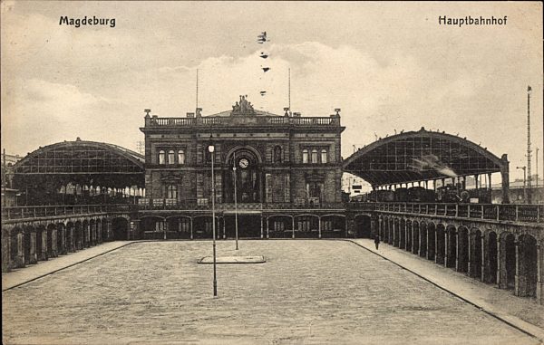 Magdeburg Elbe, Blick auf den Hauptbahnhof, Zug