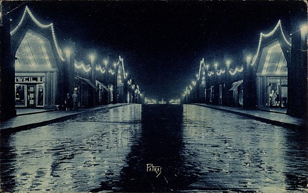 Paris, Exposition des arts decoratifs 1925, vue la nuit, Straßenpartie