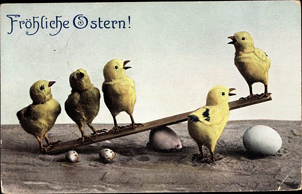 Glückwunsch Ostern, Küken spielen auf einer Schaukel, Ostereier