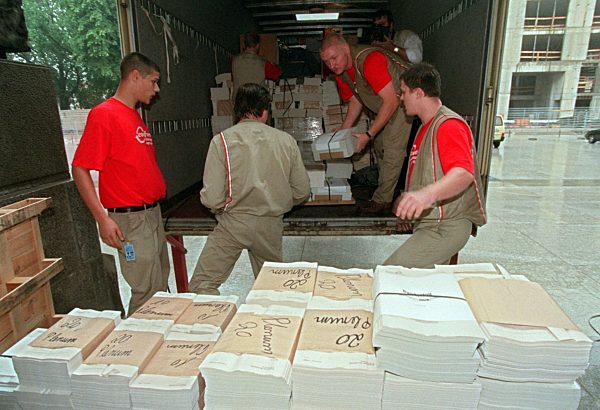 Erstes Umzugsgut aus Bonn in Berlin angekommen