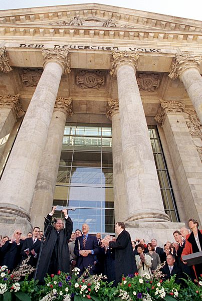 Schlüssel für den Reichstag übergeben