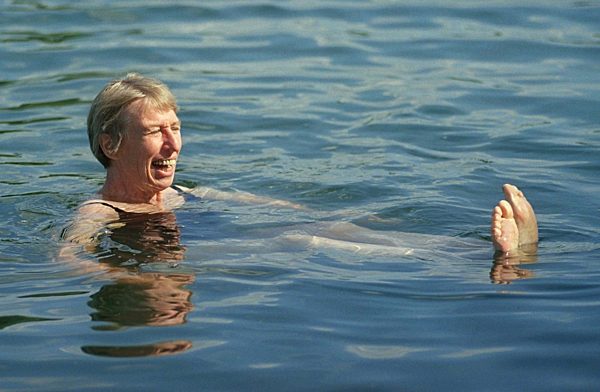 Schwimmen: Regine Hildebrandt feiert 60. Geburtstag