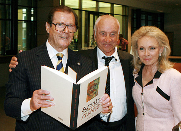Armin Mueller-Stahl trifft Roger Moore vor Lesung