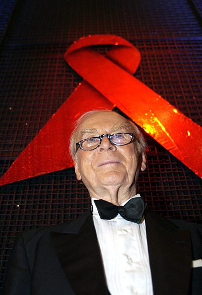 Loriot moderiert Aids-Gala in Berlin