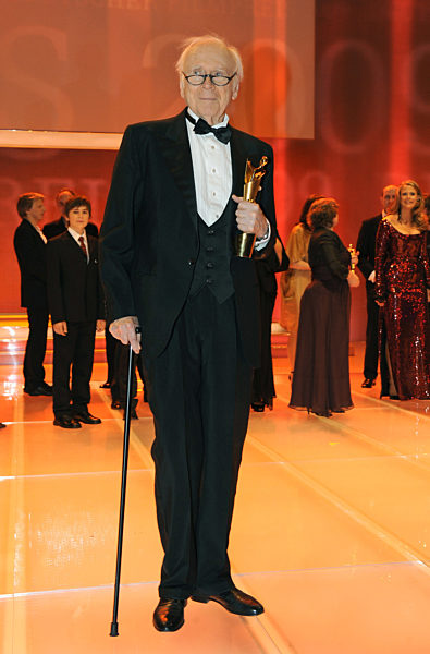 Der Schauspieler Vicco von Bülow auch bekannt als Loriot hält am Freitag (24...