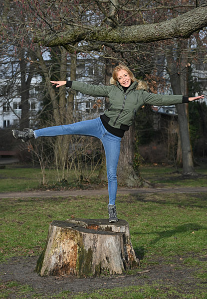 EXCLUSIVE - Ein Spaziergang mit Annika Ernst