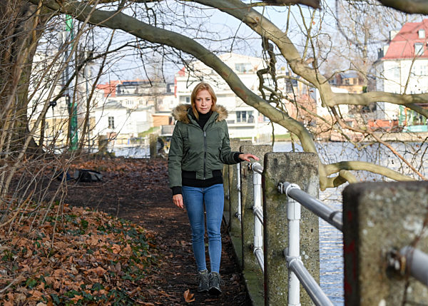 EXCLUSIVE - Ein Spaziergang mit Annika Ernst