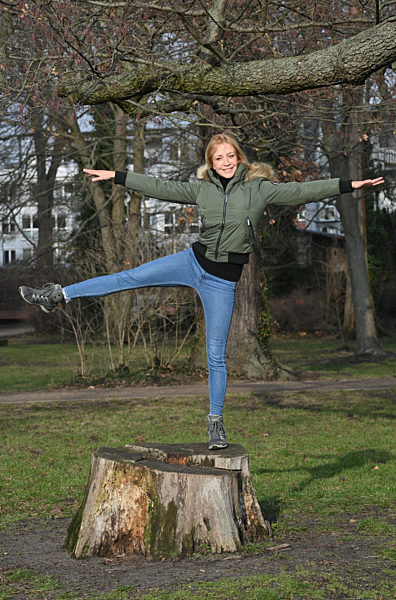 EXCLUSIVE - Ein Spaziergang mit Annika Ernst