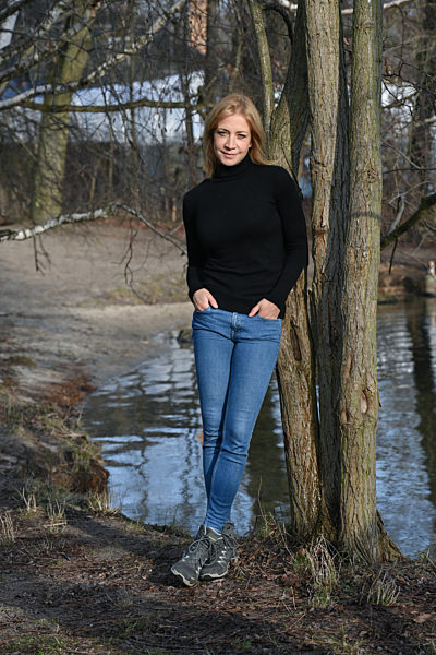 EXCLUSIVE - Ein Spaziergang mit Annika Ernst