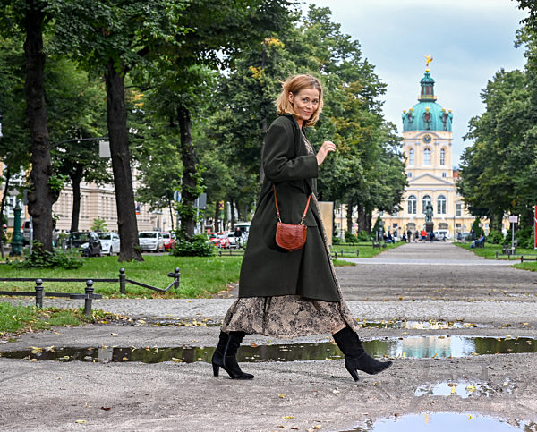 EXCLUSIVE - Ein Spaziergang mit Jessica Ginkel