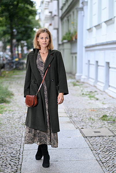 EXCLUSIVE - Ein Spaziergang mit Jessica Ginkel