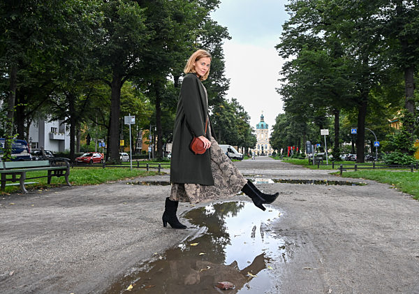 EXCLUSIVE - Ein Spaziergang mit Jessica Ginkel