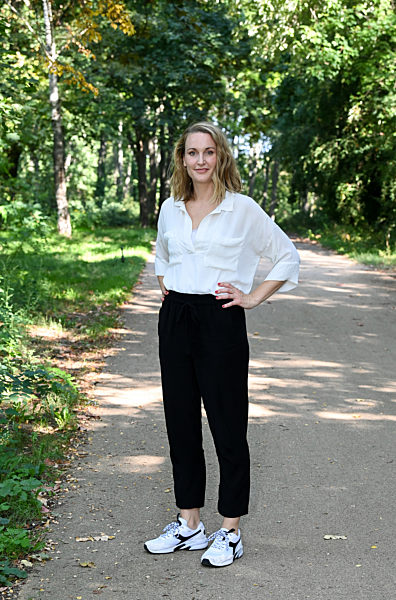 EXCLUSIVE - Ein Spaziergang mit Christina Athenstädt