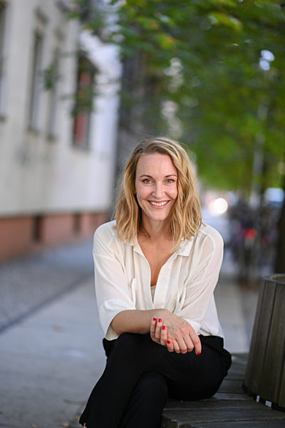 EXCLUSIVE - Ein Spaziergang mit Christina Athenstädt