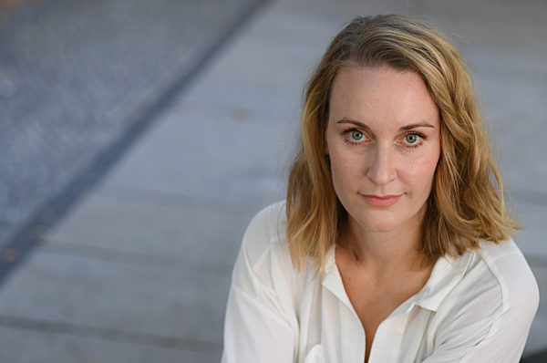 EXCLUSIVE - Ein Spaziergang mit Christina Athenstädt