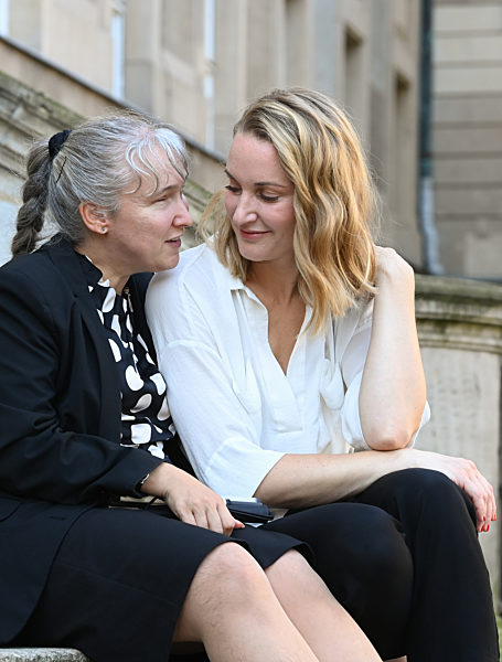 EXCLUSIVE - Ein Spaziergang mit Christina Athenstädt