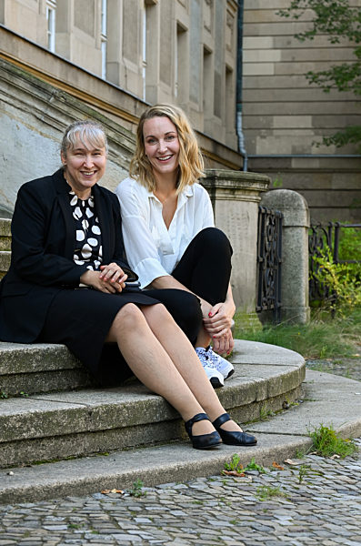 EXCLUSIVE - Ein Spaziergang mit Christina Athenstädt