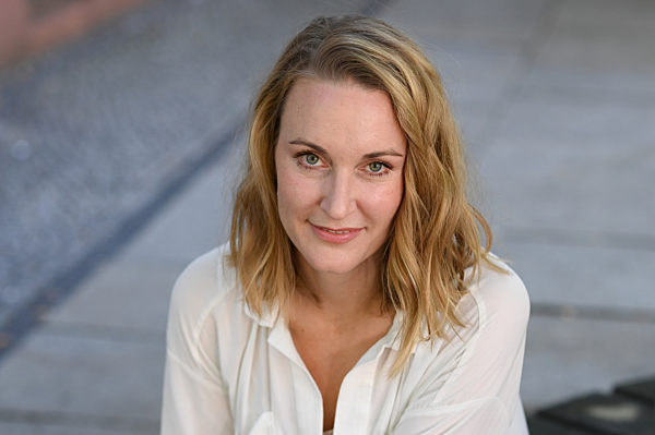 EXCLUSIVE - Ein Spaziergang mit Christina Athenstädt