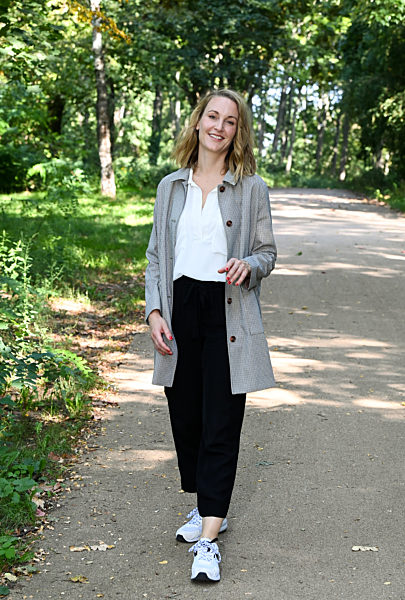 EXCLUSIVE - Ein Spaziergang mit Christina Athenstädt