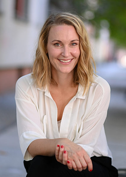 EXCLUSIVE - Ein Spaziergang mit Christina Athenstädt