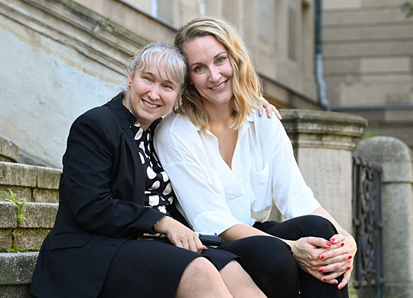 EXCLUSIVE - Ein Spaziergang mit Christina Athenstädt