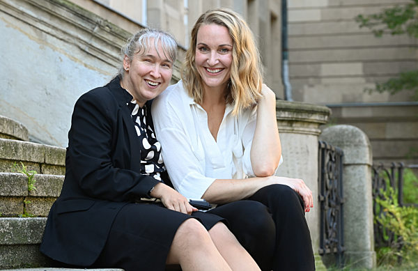 EXCLUSIVE - Ein Spaziergang mit Christina Athenstädt