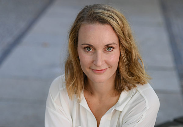 EXCLUSIVE - Ein Spaziergang mit Christina Athenstädt