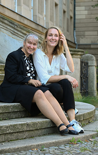 EXCLUSIVE - Ein Spaziergang mit Christina Athenstädt