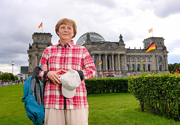 Wachsfigur von Merkel im Freizeitlook