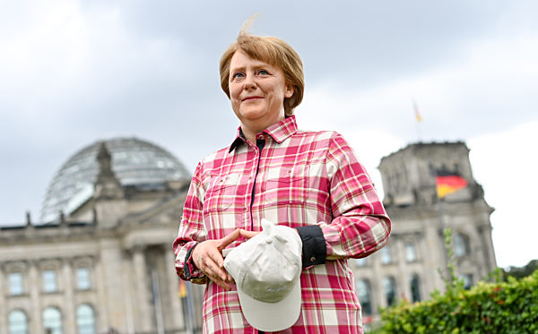Wachsfigur von Merkel im Freizeitlook