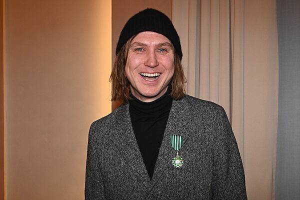 Berlinale 2022 - Französische Ordensverleihung an Eidinger