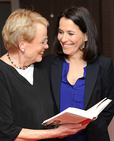 Wibke Bruhns stellt ihr Buch "Nachrichtenzeit" vor