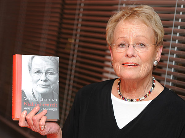 Wibke Bruhns stellt ihr Buch "Nachrichtenzeit" vor